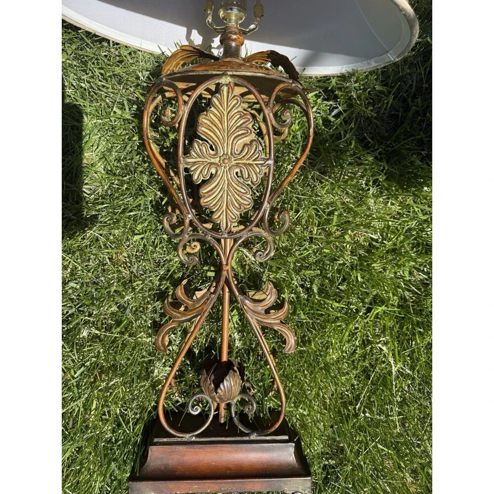 VTG 50th Traditional Table Lamb Metal Royal Base Ornate Scrollwork Bill Head 38”
